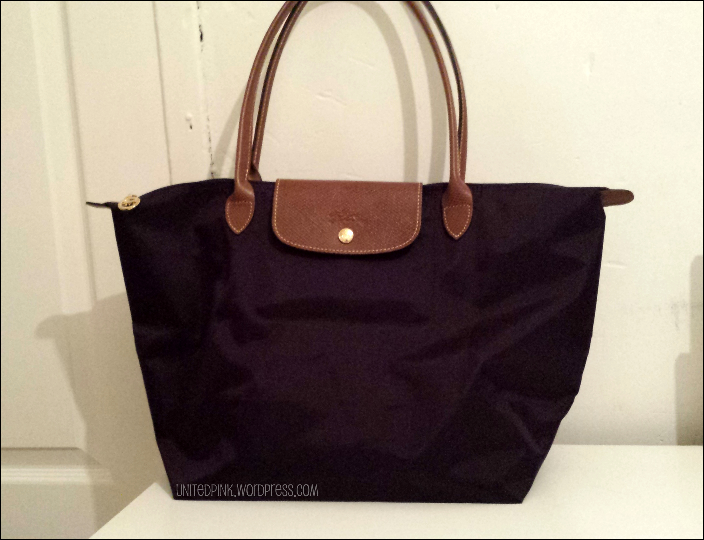 Longchamp Le Pliage cosmetic case : Review and what fits 